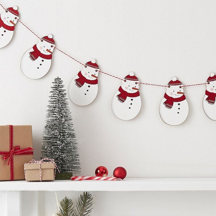 Snowman Shaped Wooden Christmas Bunting 8 Decorations 2 Metres